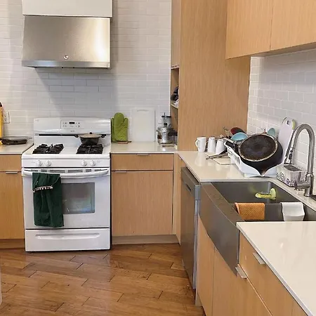 5 Mins Walk To Skytrain Station Villa Vancouver Exterior photo