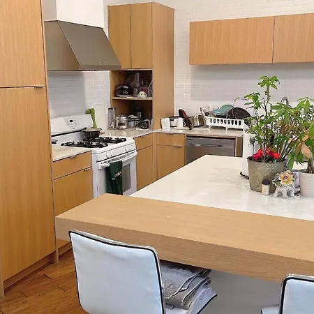 5 Mins Walk To Skytrain Station Villa Vancouver Exterior photo
